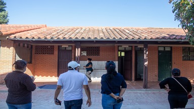 Mejora y acondicionamiento, con accesibilidad de aseos, y saneamiento básico para las Unidades Educativas Carlos Laborde y Luis Barrancos de CEHN en Santa Cruz de la Sierra. Bolivia. 