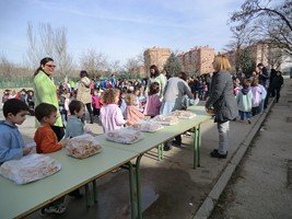 El ceip Miguel Delibes de Valladolid celebra su Bocadillo Solidario a beneficio de la Fundación Hombres Nuevos