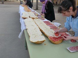 El ceip Miguel Delibes de Valladolid celebra su Bocadillo Solidario a beneficio de la Fundación Hombres Nuevos
