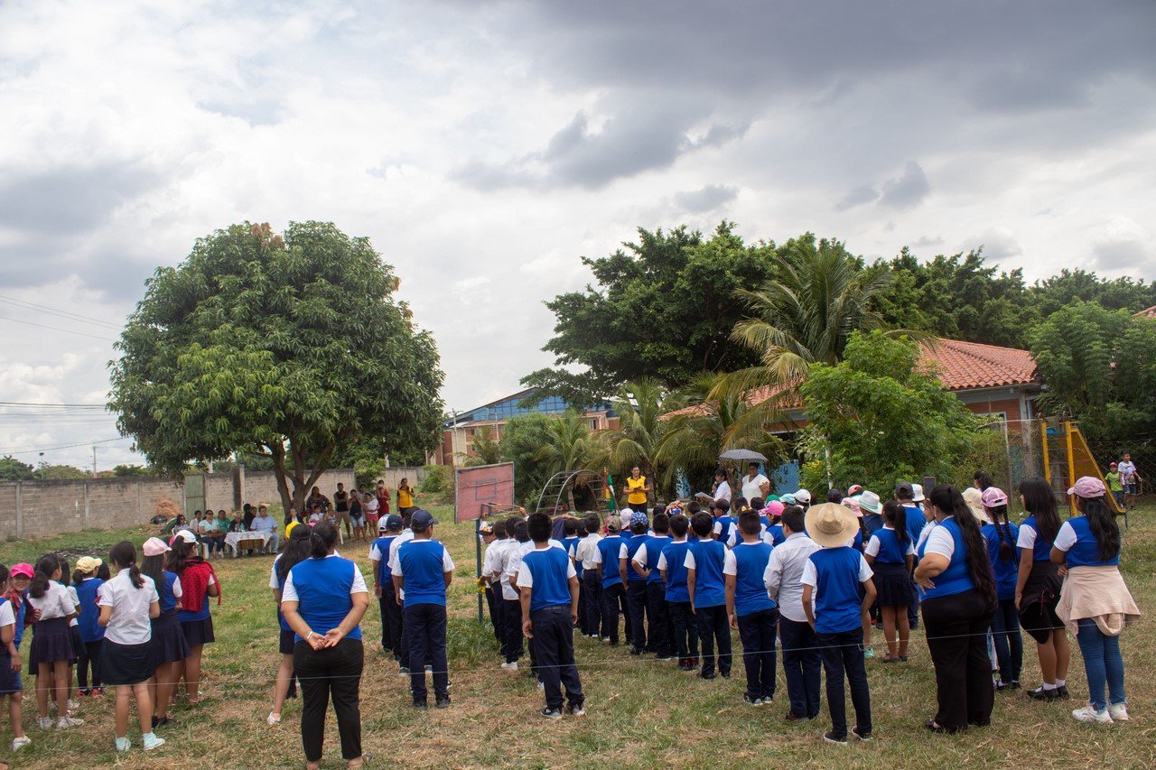 Con el acto de colocación de la primera piedra, Hombres Nuevos inicia la construcción de un nuevo módulo educativo en Santa Cruz de la Sierra 