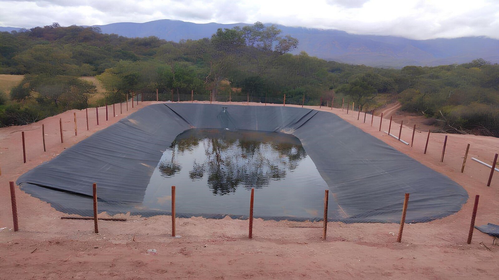 Construcción de reservorios de agua en las comunidades rurales más vulnerables del municipio boliviano de Caraparí en Tarija
