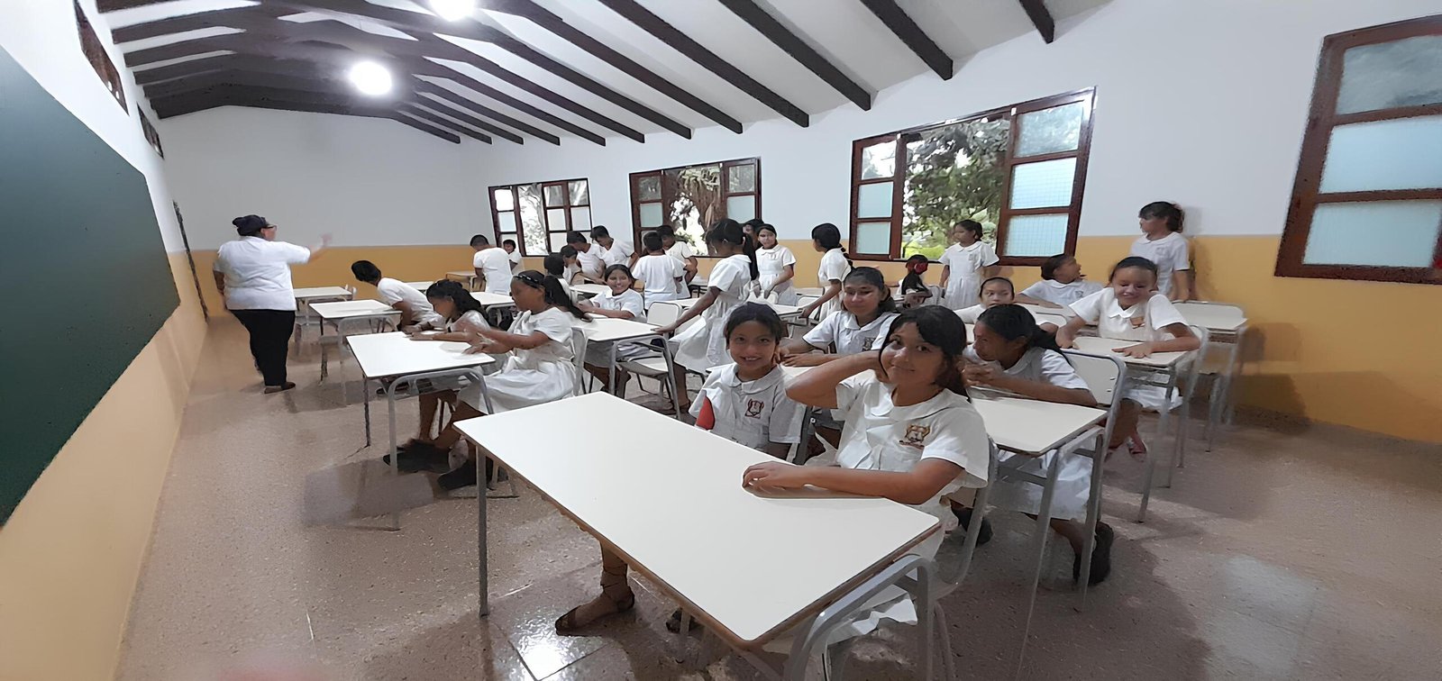 Incrementado el acceso y mejorada la calidad educativa en los niveles inicial, primaria y secundaria, favoreciendo la equidad de género de niñas, niños y adolescentes indígenas guarayos de la Unidad Educativa Madre María Hueber en el municipio de Ascensión de Guarayos, Bolivia. 