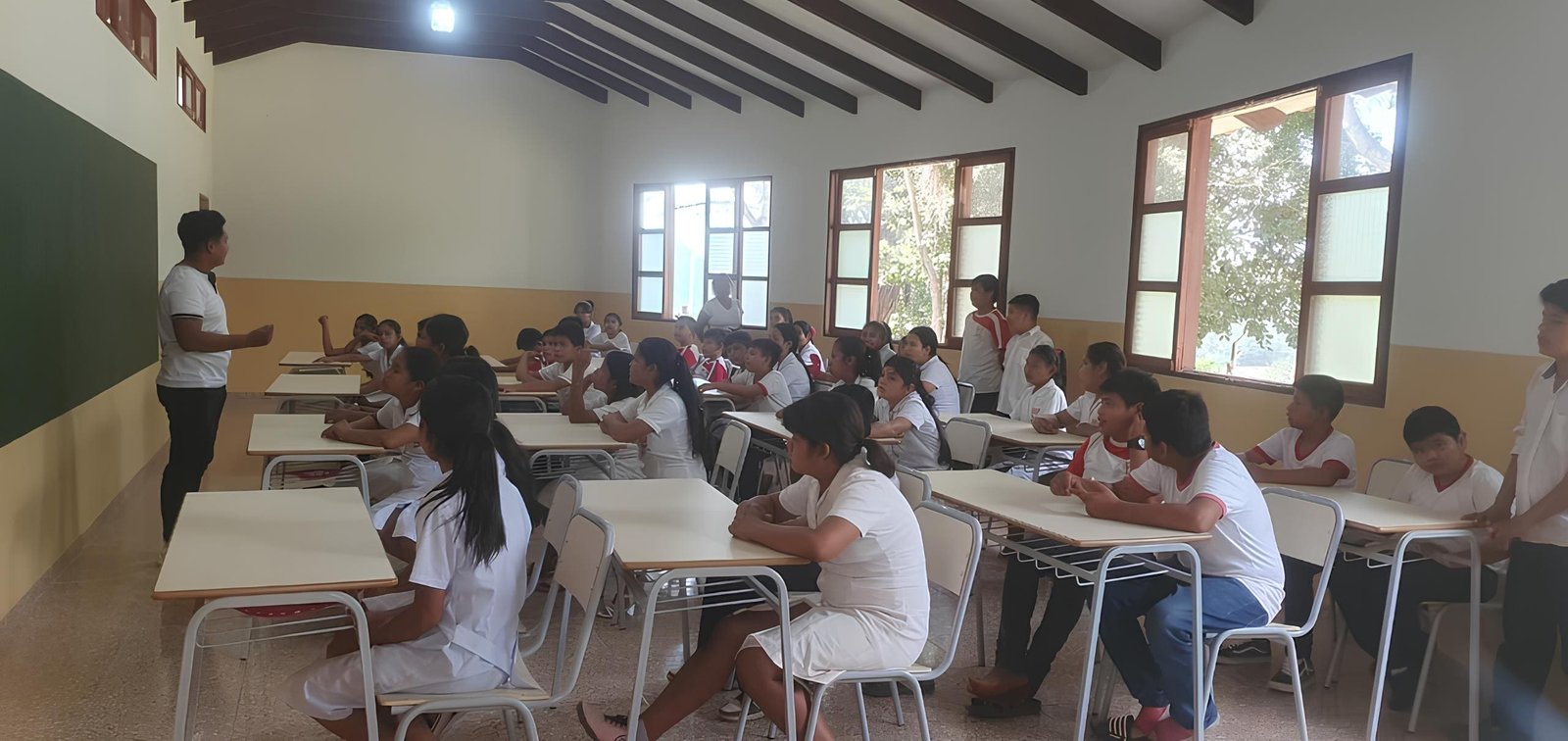 Incrementado el acceso y mejorada la calidad educativa en los niveles inicial, primaria y secundaria, favoreciendo la equidad de género de niñas, niños y adolescentes indígenas guarayos de la Unidad Educativa Madre María Hueber en el municipio de Ascensión de Guarayos, Bolivia. 