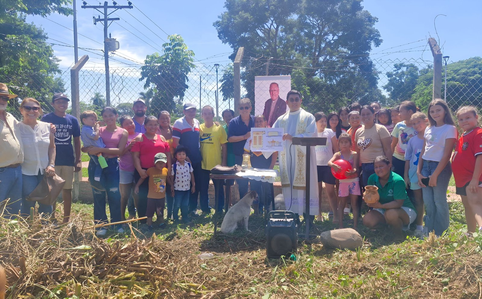 Inicio de las obras de la construcción de una capilla en la Comunidad Las Maras en el municipio de Warnes (Bolivia)